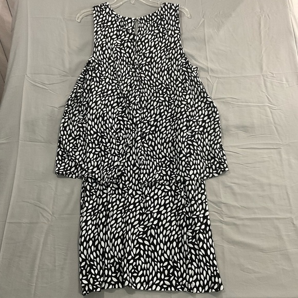 Chico's Dress Womens 1 Black White 'Pretty Petal Ellie' Tiered Midi Stretch Work - Picture 8 of 14